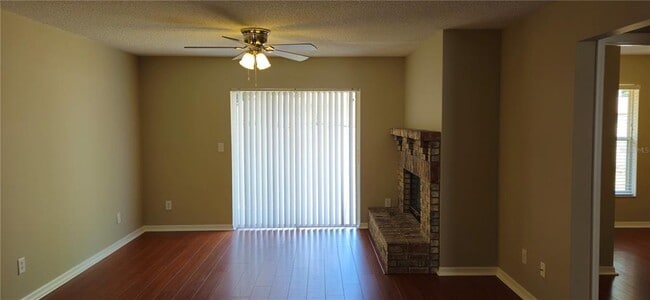 Photo - 407 Whitewing Cir