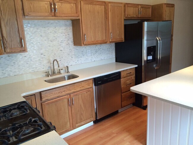 Photo - Beautiful 5 bed, 2 bath luxury south side ...