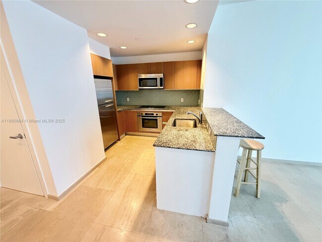 Building Photo - 1050 Brickell Ave Unit 2206