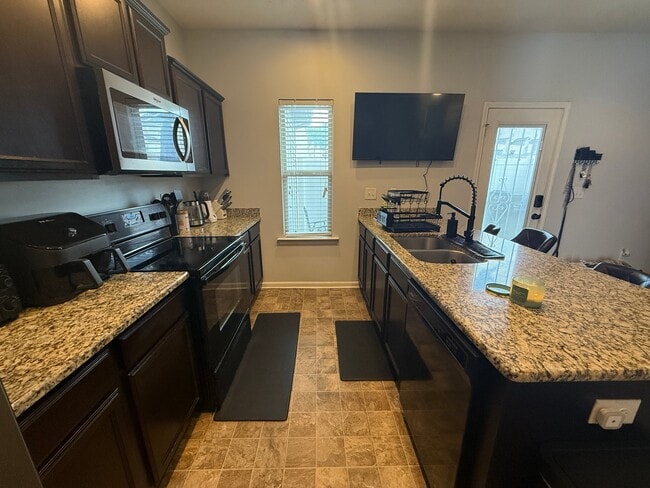 Building Photo - 1567 Sprucedale Dr