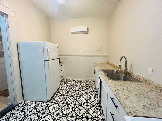 Photo - 2585 Napier Ave Unit B