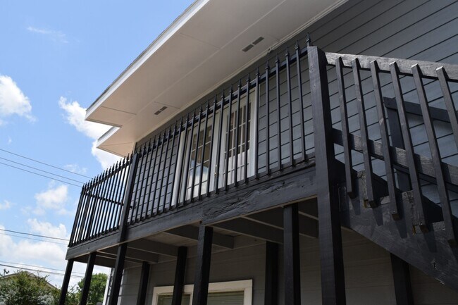 Photo - 7715 Glover St