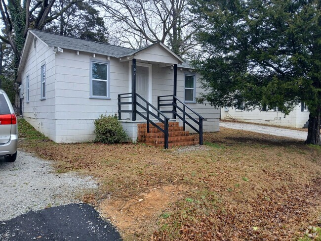 Building Photo - 103 S Penny St Rental