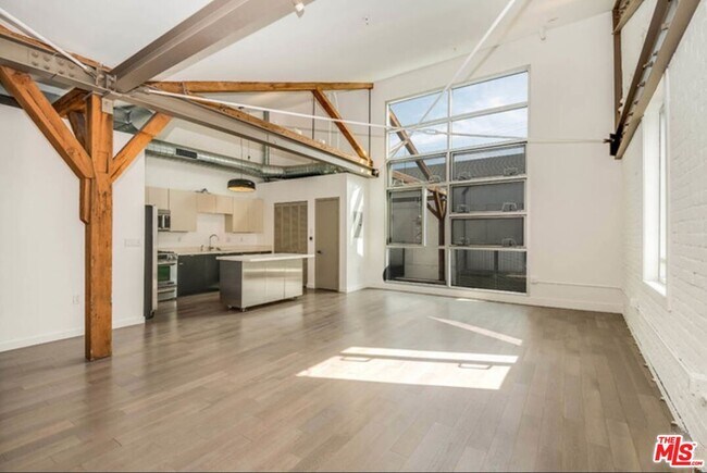 Building Photo - 527 Molino St Unit 222 Rental
