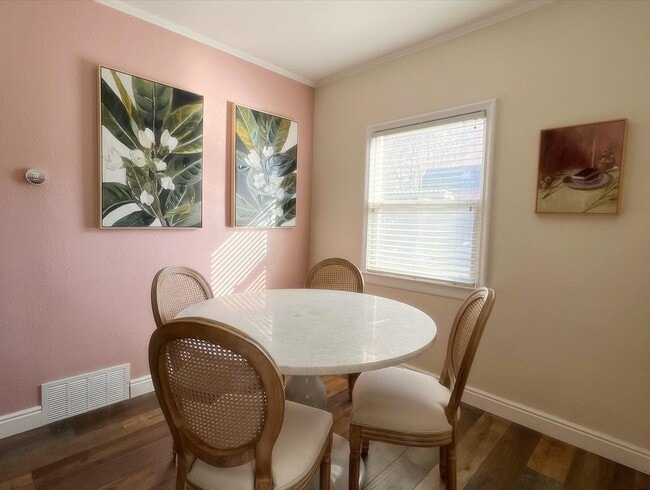 Photo - 240 Fern Ave N