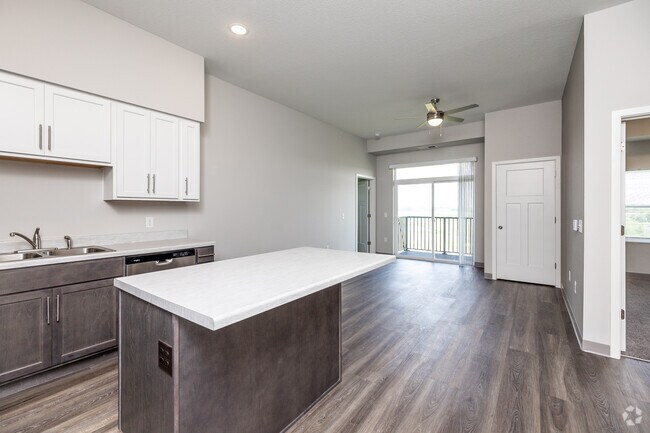 2BR, 1BA - 873-938 SF - Kitchen
