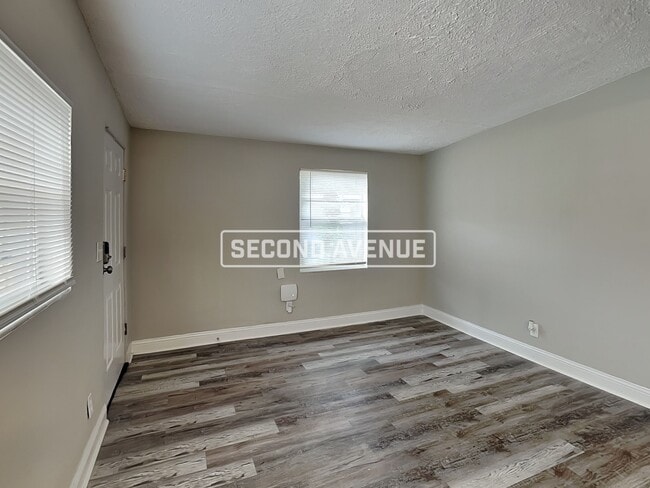 Photo - 4144 Katanga Dr N