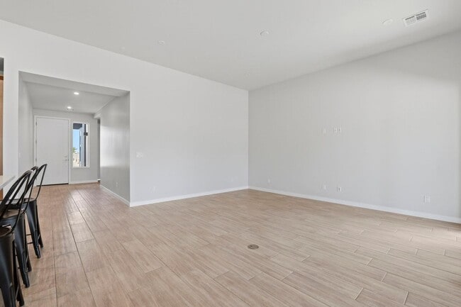 5516 E Edgar Wy