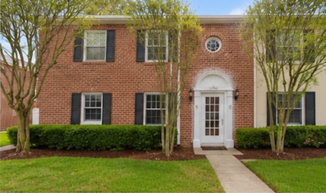 1/1 Lakefront Living in Carrollwood! Available July 10th! - 1/1 Lakefront Living in Carrollwood! Available July 10th!