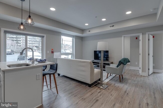 Photo - 1952 Bryn Mawr Ave