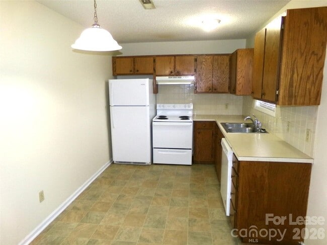 Photo - 100 Fairway St Unit 37