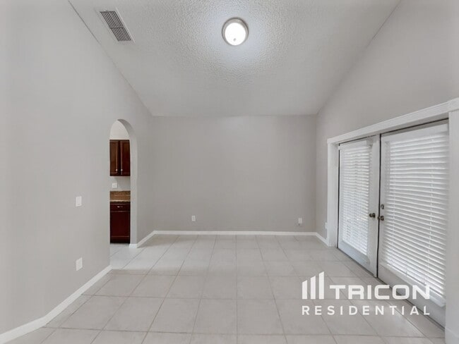 Photo - 468 Wexdon Ct