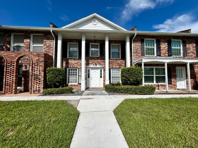 Building Photo - 5850 Cypress Gardens Blvd Rental