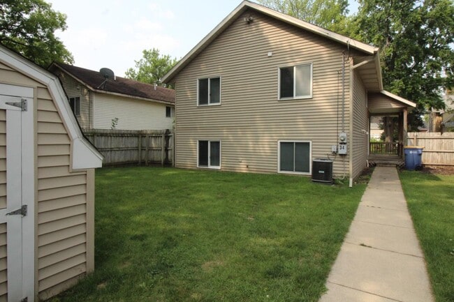 Photo - 34 National Ave SW