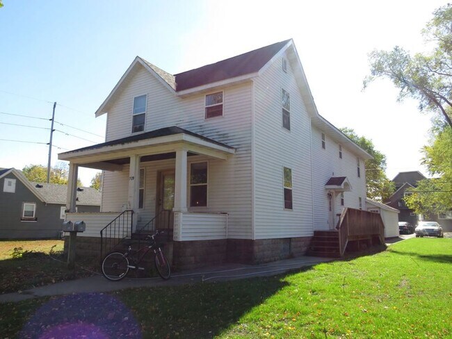 Photo - 709 Hudson St Unidad 709 1/2 Hudson Street