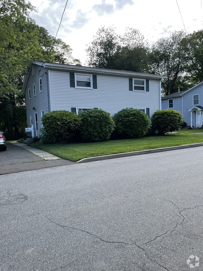Building Photo - 19 Bloomfield Dr Rental