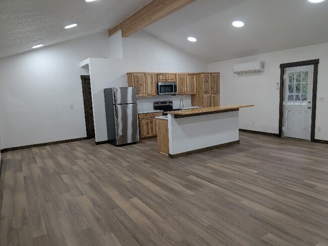 Photo - 320 S Toutle Rd