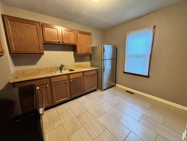 Photo - 344 E Mithoff St