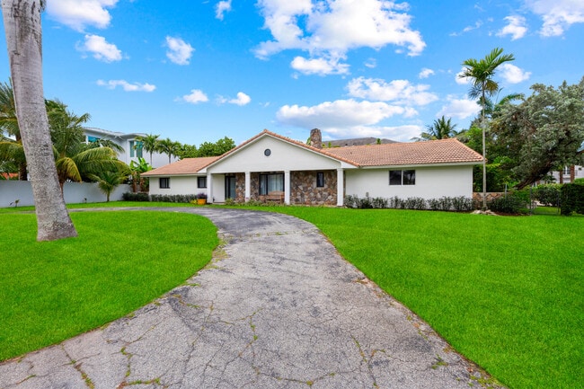 Photo - 949 Seagate Dr