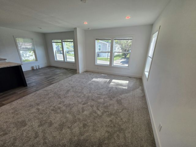 Photo - 207 Spruce Ln