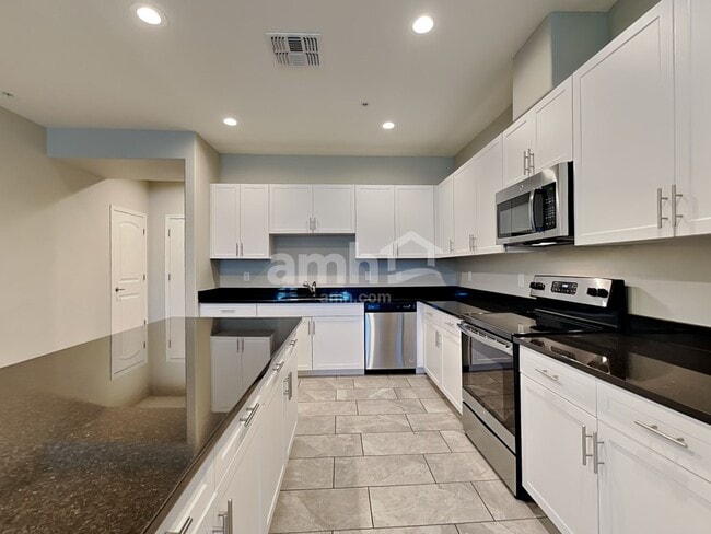 Photo - 2562 N Heritage St