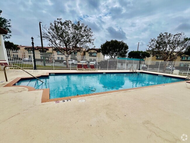 Building Photo - 15711 SW 137th Ave Unit 201 Rental