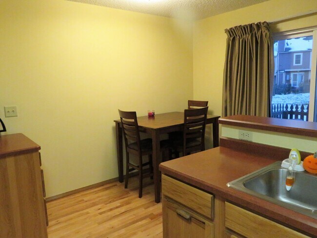 $2,670.95 with $500 Off the first month's rent, 3 Beds - 3 Baths, Townhouse in Lakewood with Cent...
