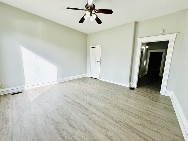 Building Photo - 2823 Garfield Ave