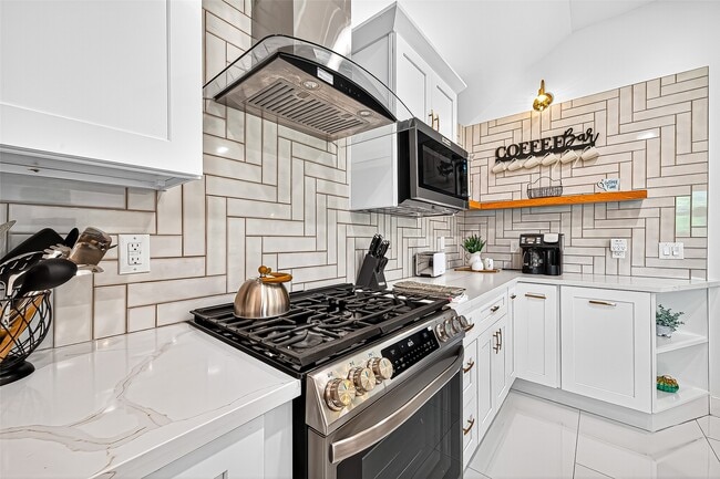 Photo - 5121 Locust St