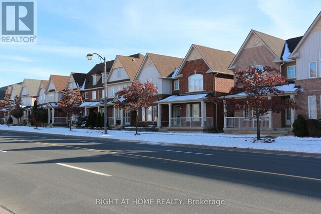 Photo - 753 Bur Oak Ave
