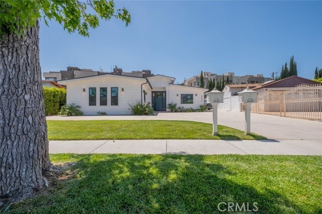 Photo - 6437 Longridge Ave Casa