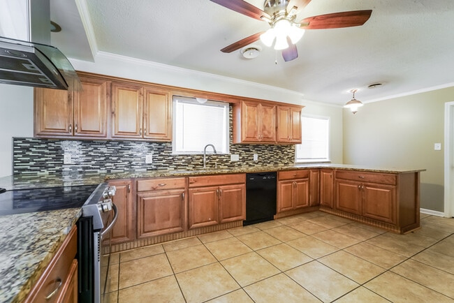 Photo - 1215 Rockingham Dr