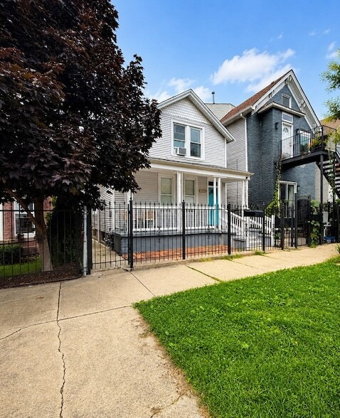 Building Photo - 1830 N Mozart St Unit 2