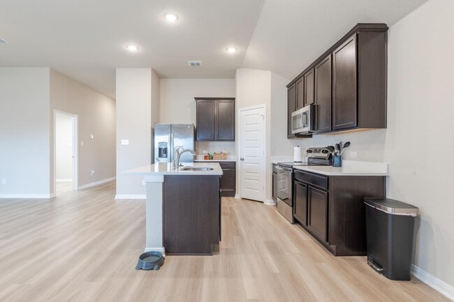 Photo - 3035 Selhurst St