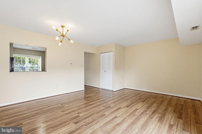 Photo - 168 Edinburgh Square