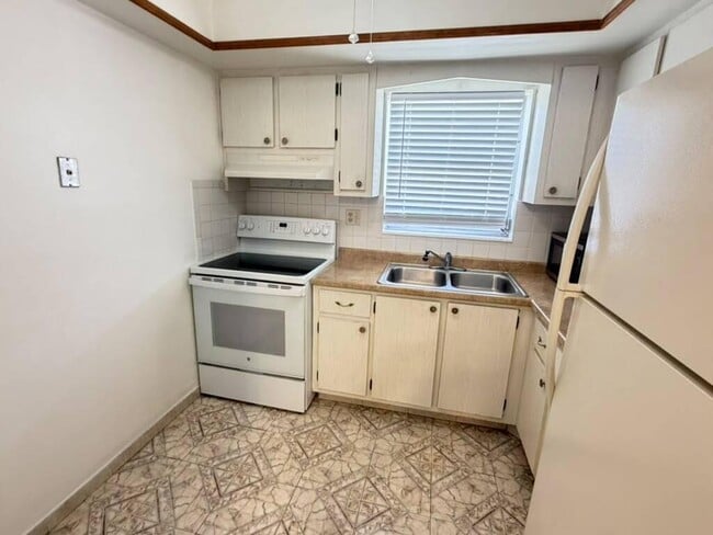 Photo - 2727 Dudley Dr W