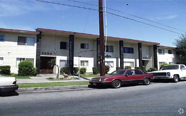 Photo - 7253-57 Variel Ave