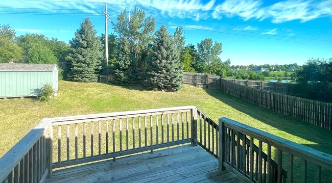 Building Photo - SW Home with great floorplan and private b...