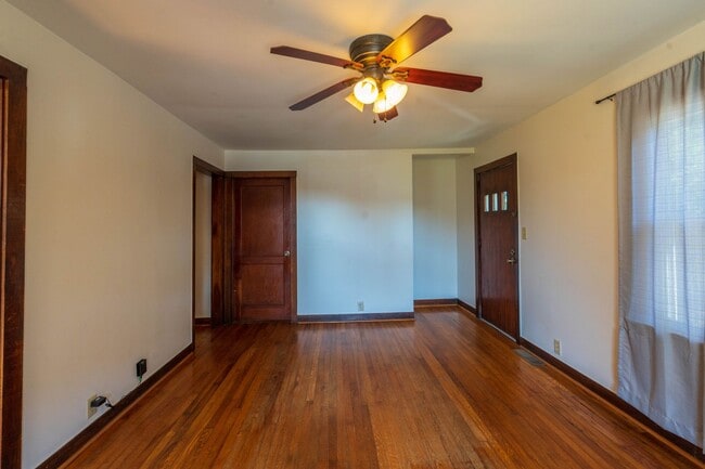 Photo - 3 bed and 1 bath farm house in Johnson City