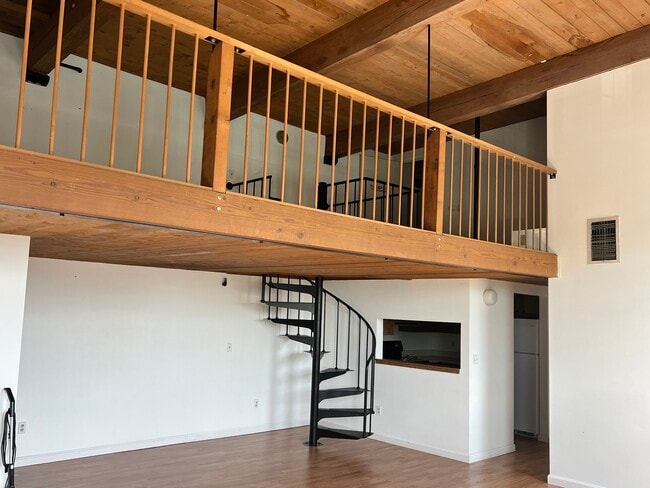 Loft - 50 Rantoul St Unit 503S