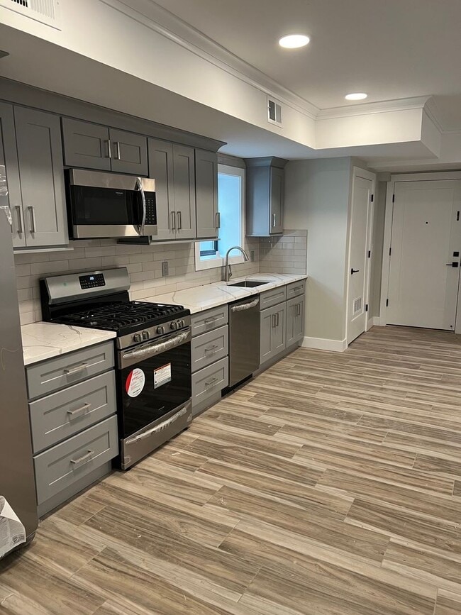 Building Photo - 647 N 5th St Unit 1 Rental