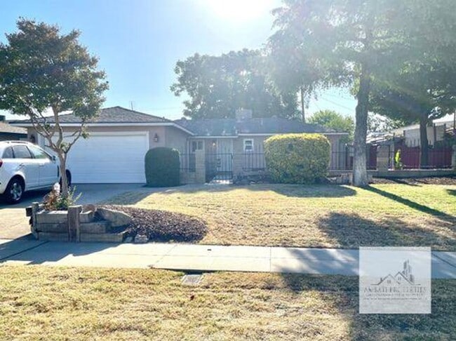 Building Photo - Lovely 3 Bedroom 1.5 Bath in Clovis