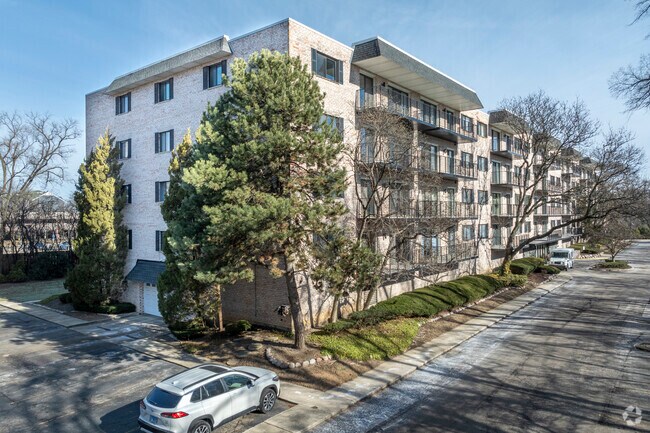 Photo - Oakbrook Terrace East