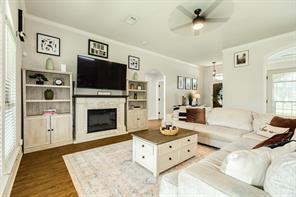 Photo - 203 Poppy St