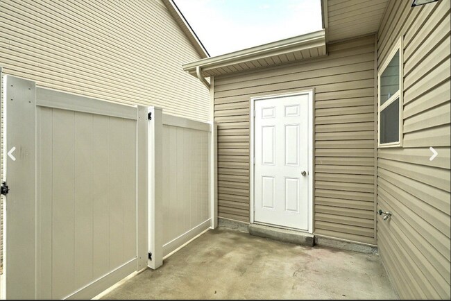 Photo - 1700 Sprucedale Dr
