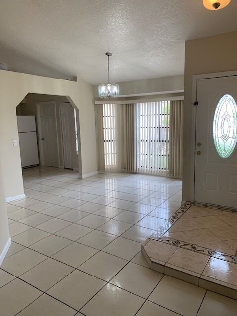 Photo - 843 Franconville Ct