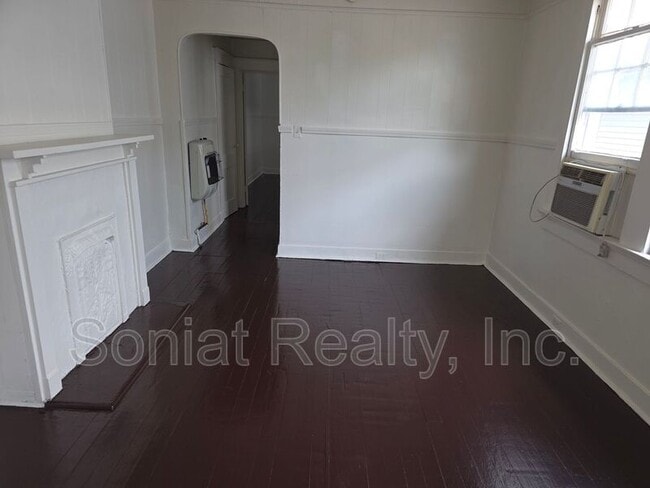 Photo - 8625 Nelson St