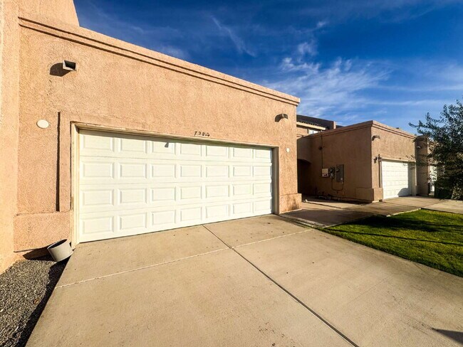 Photo - "Spacious 4-Bed, 3-Bath Condo in Desert Sky!"