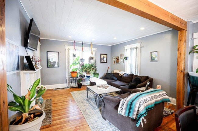 Photo - 670 Jones Ave