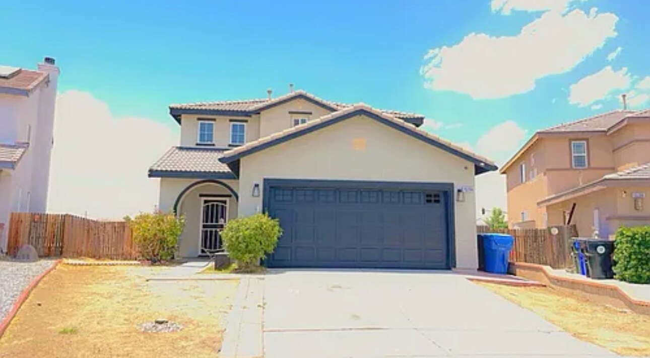 Photo - 15284 Sunchaser St House